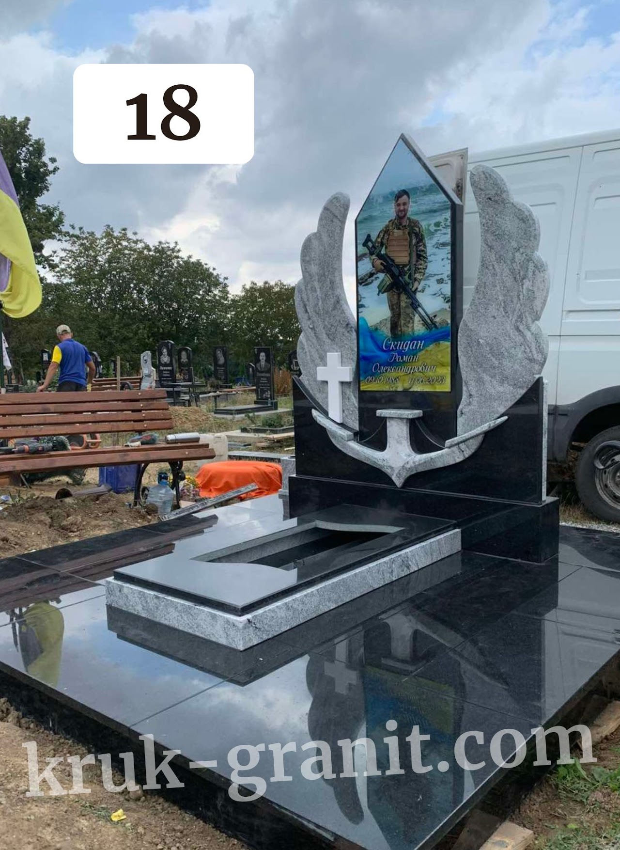 Гранітний пам’ятник, варіант 3